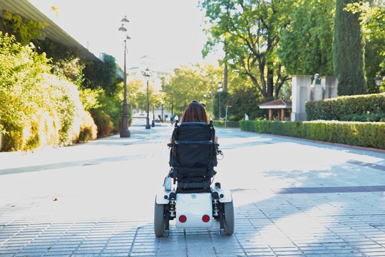 Nepritarė draudimo panaikinimui: senjorų mikrojudumo priemonės per pėsčiųjų perėjas nejudės