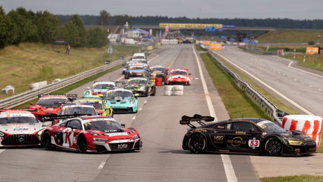 Palangoje startavo „Aurum 1006 km“ lenktynės: trasoje – greičio ir spalvų šou