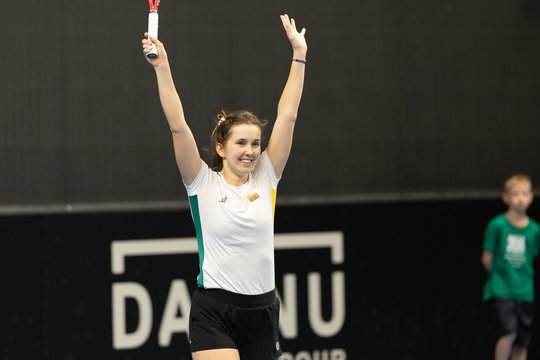 Po varžovės pasitraukimo J. Mikulskytė žengė į ITF turnyro finalą