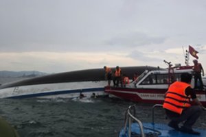 Tragedija Vietname: nuskendo turistų laivas, mažiausiai 28 žmonės žuvo, dešimtys dingusių