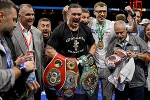 Legenda: D. Dubois nokautavęs O. Usykas tapo neginčijamu sunkiasvorių čempionu