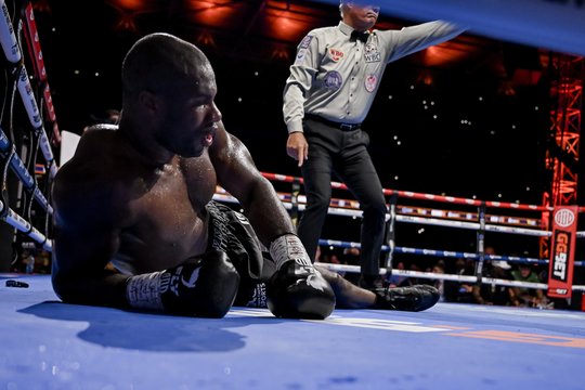 Legenda: D. Dubois nokautavęs O. Usykas tapo neginčijamu sunkiasvorių čempionu