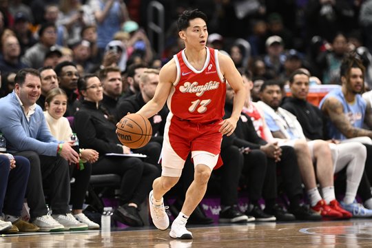 A. Karnišovas kontraktu apdovanojo 172 cm ūgio japoną