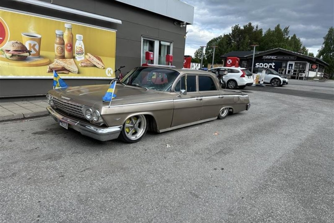 Automobilis – lyg iš filmo: štai taip gatvėmis rieda „raggare“ paverstas antikvarinis „Chevrolet Impala“