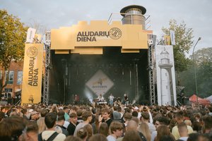 Klaipėdoje savaitgalį triukšmingai paminėta Aludarių diena: tūkstančius lankytojų subūrė meilė gerai muzikai, skaniam maistui ir gėrimams