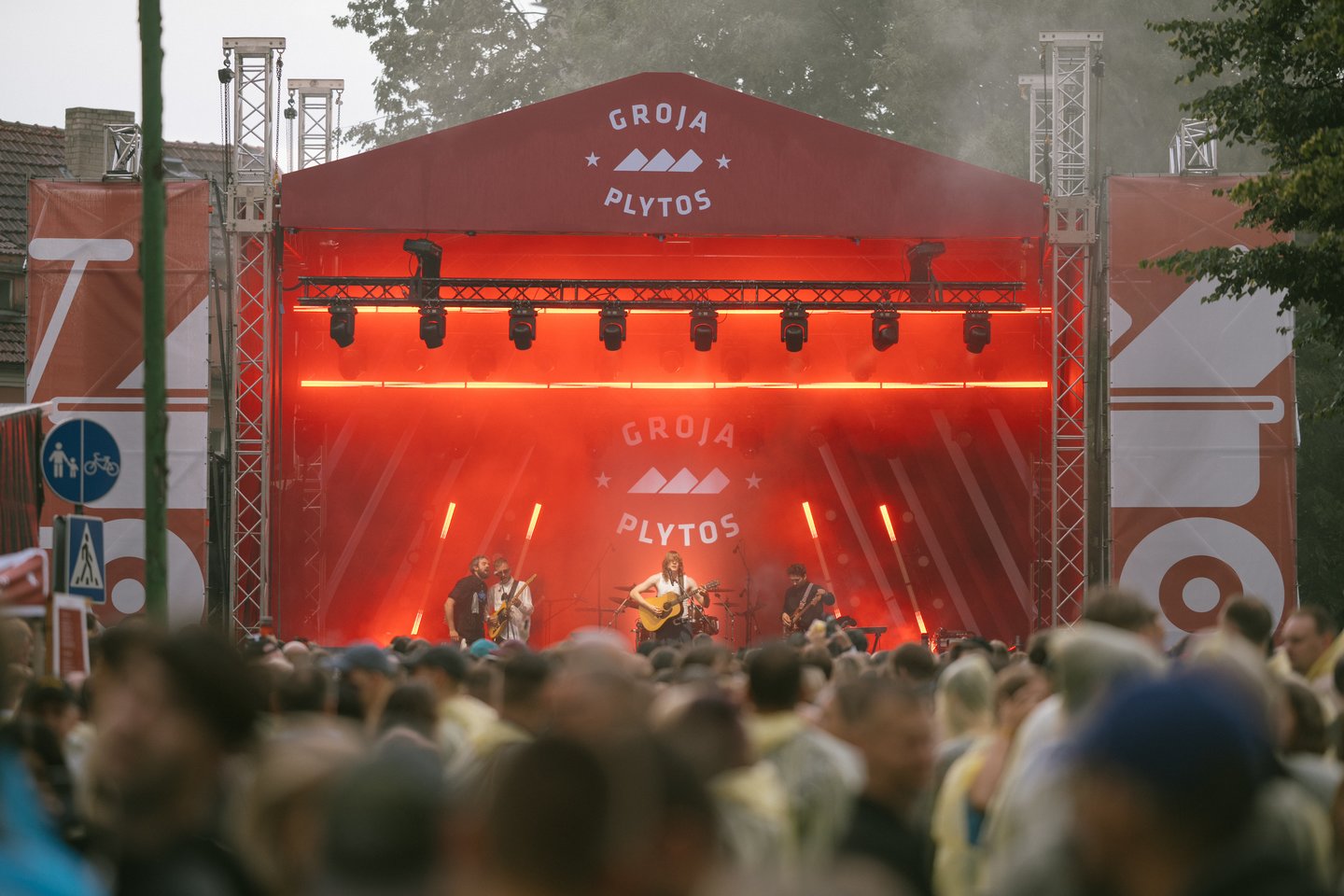 Uostamiestyje savaitgalį vykęs Aludarių dienos festivalis, „Švyturio“ daryklos kieme po atviru dangumi subūrė tūkstančius žmonių, šio renginio nepraleidžiančių dėl išskirtinės atmosferos.<br>D.Macijausko nuotr.