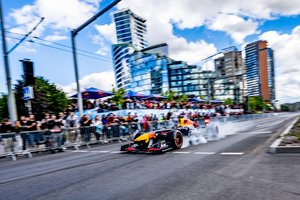 Klaipėda pasiruošusi „Red Bull Showrun“ griausmui: greitis, pramogos ir vasaros nuotykiai