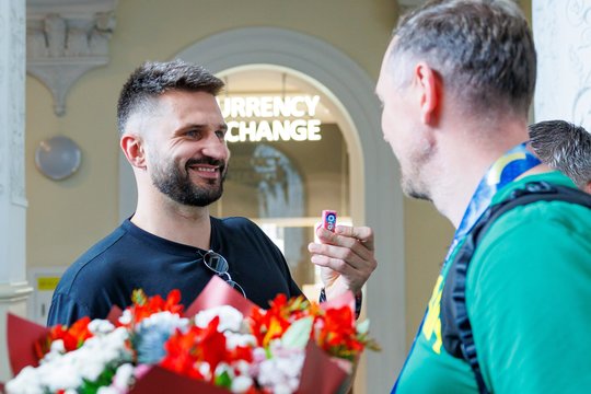 „Be balso“ grįžęs D. Songaila sulaukė specialiai jam skirtos L. Kleizos dovanos
