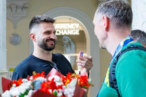 „Be balso“ grįžęs D. Songaila sulaukė specialiai jam skirtos L. Kleizos dovanos