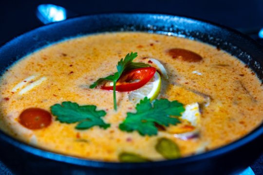 ​Skaniausia tailandietiška sriuba su krevetėmis: soti ir šildanti