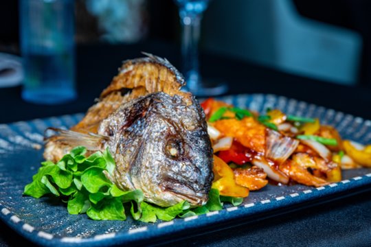 Doradų filė su saldžiarūgščiu padažu: receptas – iš tailandietiško restorano meistrų