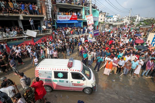 Aiškėja daugiau detalių apie tragediją Bangladeše: žuvusiųjų skaičius išaugo iki 27