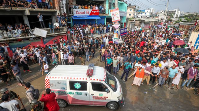 Aiškėja daugiau detalių apie tragediją Bangladeše: žuvusiųjų skaičius išaugo iki 27