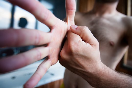 Tauragės rajone per išgertuves sumuštas vyras pateko į ligoninę