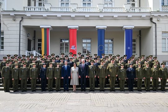 70 jaunų lyderių prisijungė prie Lietuvos kariuomenės karininkų gretų