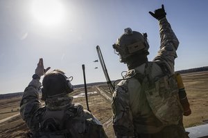 Naujasis Lietuvos kariuomenės pirkinys įžiebė karštą diskusiją: skambėjo ir įžeidimai