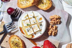 Grilyje išsikepkite sūrio ir pagardinkite šiuo ingredientu: džiaugsitės fantastiškai gardžiu rezultatu