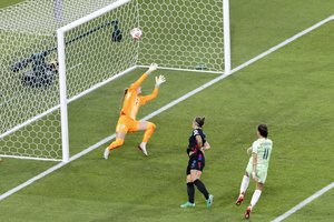 Dukart paskutinėmis akimirkomis įvarčius mušusios anglės prasibrovė į Europos čempionato finalą