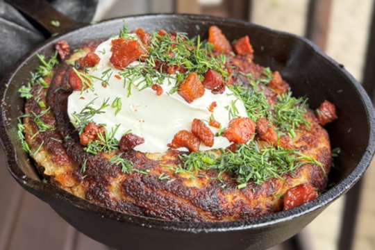 Bulviniai blynai su mėsa: taip kepant bus neapsakomai skanūs, traškūs ir gardžiai apskrudę 