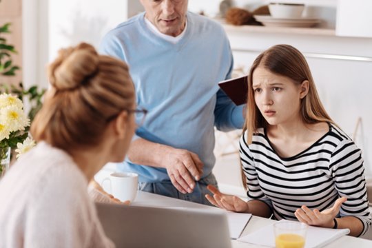 Konfliktai šeimoje: kaip tėvams ir vaikams rasti bendrą kalbą?
