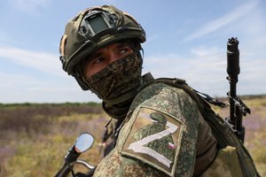 Svarbiausia – dronai: rusai į puolimą leidžiasi ir po tris, kartais net be ginklų