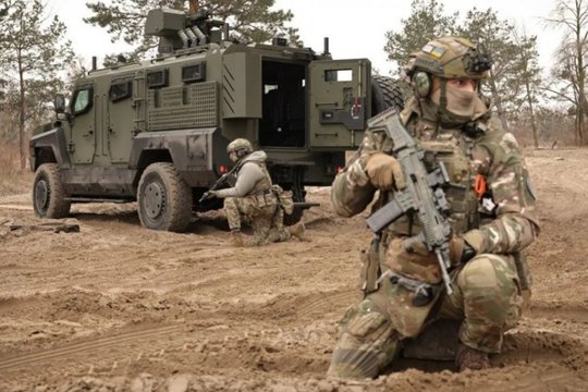 Ukraina pristatė pačių sukurtą karinę techniką: dvi naujos grėsmės rusams netrukus stos į kovą