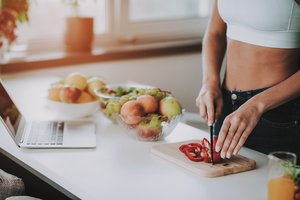 Aštuoni produktai, kurie degina pilvo riebalus efektyviau nei pilvo preso pratimai