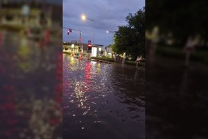 Po sostinę nusiaubusios liūties žmonės negalėjo patikėti: „Jei ne šviesoforai, sakyčiau, kad Neris teka“