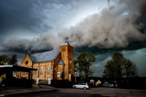Lietingų dienų virtinė tęsiasi: paskelbė, kur liūtis lydės ir kruša