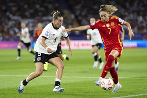 Europos moterų čempionate tokio rezultato dar nebuvo – po dramos į finalą žengė ispanės