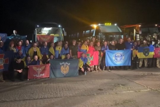 Į Ukrainą sugrįžo virš tūkstančio karo belaisvių: dalis kalėjo daugiau nei trejus metus
