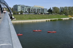 Vilniaus centre apsivertus baidarei vandenyje atsidūrė du žmonės – ant kojų buvo sukelti gelbėtojai