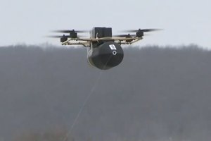 Darosi grėsminga: nurodė, kiek šviesolaidžiu valdomų dronų rusai pagamina per mėnesį