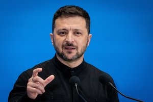 Po protestų V. Zelenskis keičia kursą: pristatė naują planą dėl korupcijos