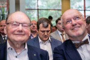 Prieš LSDP prezidiumo posėdį – neskelbtas partijos grietinėlės pasitarimas