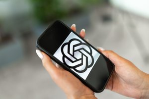 Trys mažiau žinomos „ChatGPT“ programėlės funkcijos telefone – ir kodėl verta jas naudoti