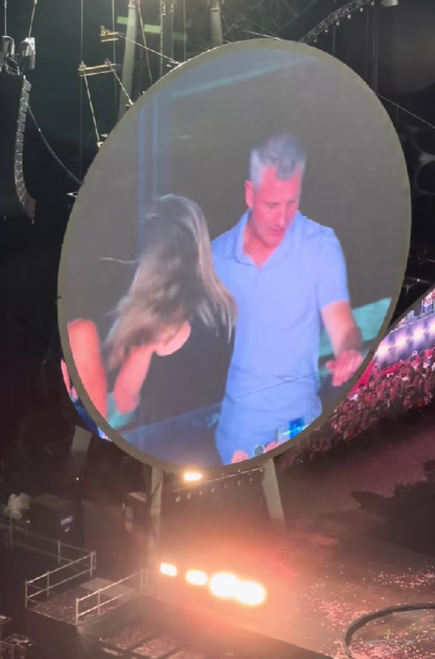 Akimirka iš „Coldplay koncerto“.<br>Stop kadras.