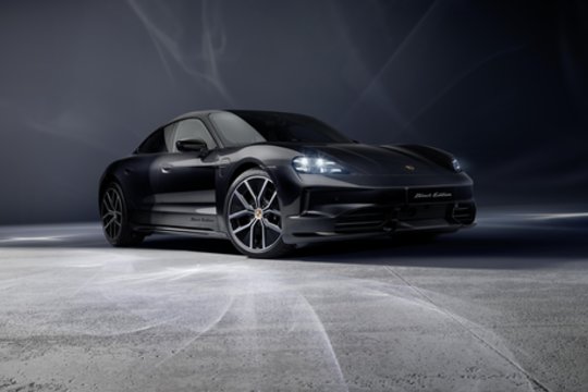„Porsche“ išleido du naujus „Black Edition“ modelius