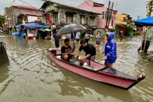 Filipinuose – smarkios liūtys ir potvyniai: atšaukiami skrydžiai, uždaromos mokyklos
