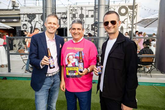 Rožinė premjera Kaune: A. Tapinas su „Volfas Engelman Nealkoholinis“ pristatė Nidos festivaliui sukurtą gėrimą