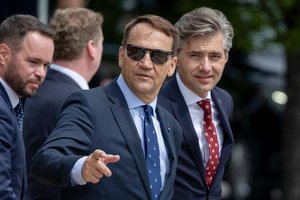 Viskas prasidėjo nuo R. Sikorskio: „The Telegraph“ atskleidė vieno slapto skambučio istoriją