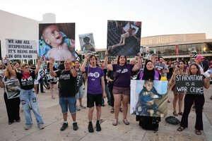 Tūkstančiai žmonių Tel Avive reikalavo nutraukti Gazos karą ir grąžinti įkaitus