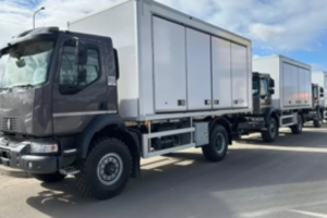 Kariuomenę pasiekė naujai įsigyti sunkvežimiai „Renault“