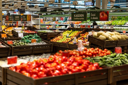 Penetrometras, žalia šviesa ir 2–14 laipsnių temperatūra – ką reiškia šios dedamosios ir kodėl jos būtinos „Maximoje“ užtikrinant vaisių ir daržovių kokybę?