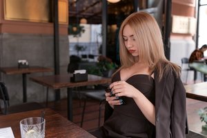 28-erių ir dar skaisti: prisipažino, kodėl santykiuose negali rasti laimės