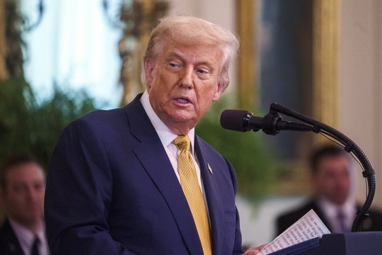 D. Trumpas teigia, kad „Hamas“ nenori susitarimo ir nori mirti
