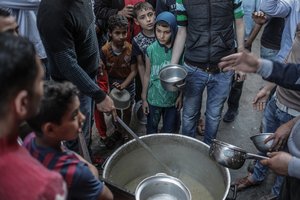 Izraelis sustabdė paramą į Gazos Ruožą gabenančių aktyvistų laivą