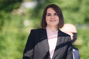 URM nesvarstys V. Sinicos prašymo naikinti S. Cichanouskajos atstovybės akreditaciją