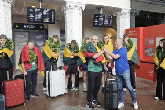 Universiados prizininkai Lietuvoje sutikti lyg čempionai