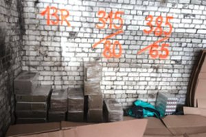 Per kratas sostinėje pasieniečiai rado daugiau kaip 10 tūkst. pakelių baltarusiškų cigarečių